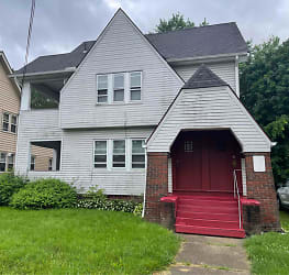 900 Whittier Ave unit upstairs - Akron, OH