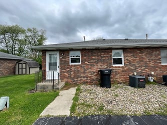 601 Rizek Dr - North Liberty, IN