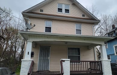 453 Wildwood Ave - Akron, OH
