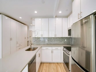 30-79 31st St unit 2F - Queens, NY