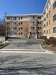 102 Terrace Ave #322 - Rochelle Park, NJ
