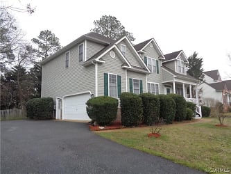 14401 Woodleigh Dr - Chester, VA
