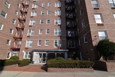 63-45 Saunders St #2D - Queens, NY