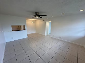1045 Twin Lakes Dr #27-E - Coral Springs, FL
