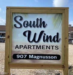 907 Magnusson Ave - Palacios, TX