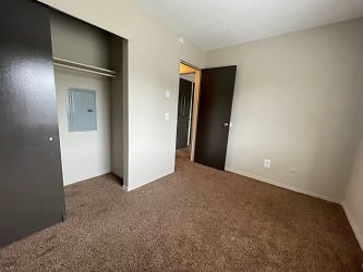 Two Bedrooms In South Toledo Apartments - Toledo, OH