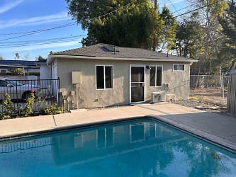 4716 Willowcrest Ave - Los Angeles, CA