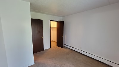 725 E Waterloo Rd unit D - Akron, OH