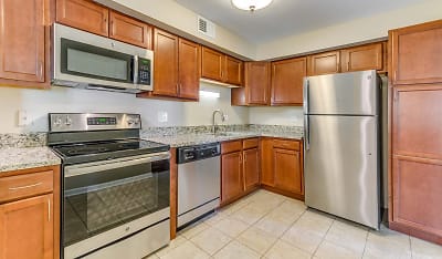 Willow Bend Apartments - Rolling Meadows, IL