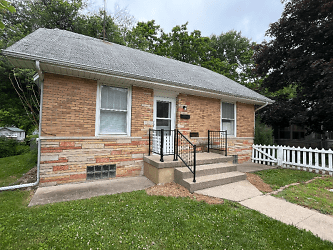 3905 N Atlantic Ave - Peoria Heights, IL