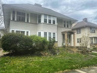2122 Renrock Rd unit 3rd - Cleveland Heights, OH
