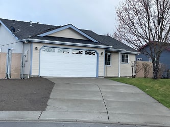 3932 Francine Ct - White City, OR
