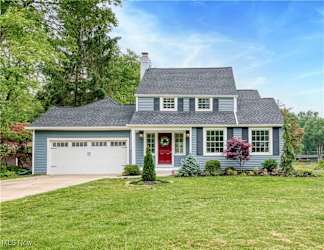 15805 Hemlock Rd - Chagrin Falls, OH