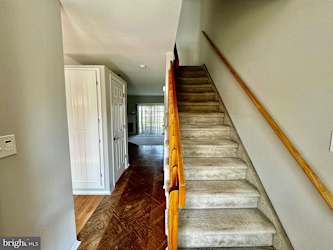 10 Montgomery Ct - East Windsor, NJ