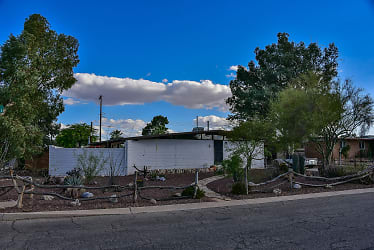 7450 E Calle Sinaloa - Tucson, AZ