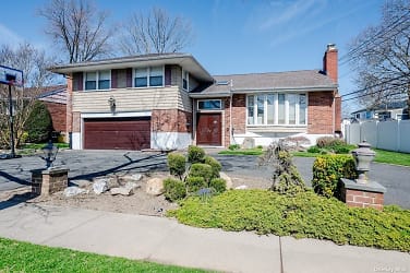 771 Mulberry Pl - Valley Stream, NY