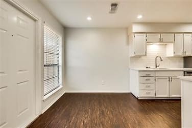 115 Peachtree Ct D Apartments - Kennedale, TX