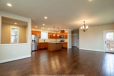 28575 SW Coffee Lake Dr - Wilsonville, OR
