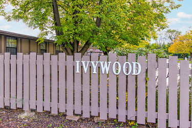 Ivywood Apartments - Bowling Green, OH