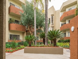 Glen Oaks Gardens Apartments - Sun Valley, CA