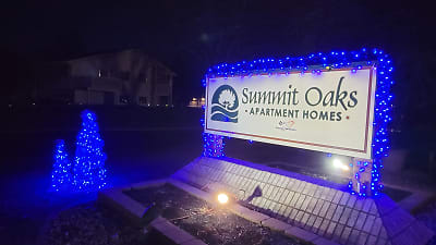 Summit Oaks Apartments - Coon Rapids, MN