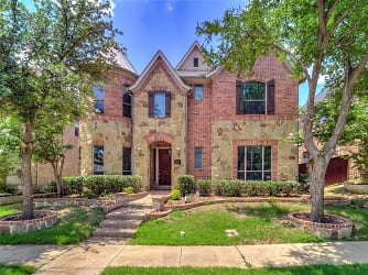 8715 Lost Canyon Rd - Irving, TX