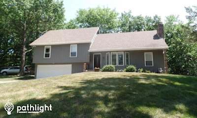 5409 NW Foxhill Rd - Parkville, MO