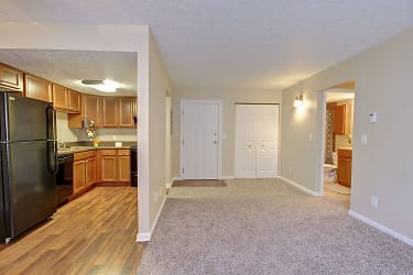 Parkside Towers Apartments - Strongsville, OH