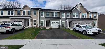 402 Sterling Dr - East Norriton, PA