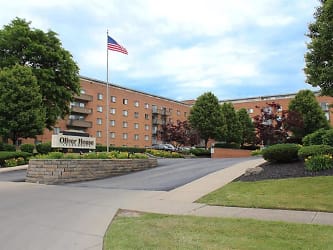 Oliver House Apartments - Shaker Heights, OH