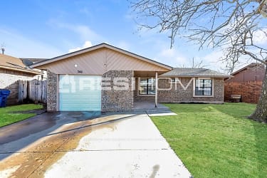 746 W Perry Dr - Mustang, OK