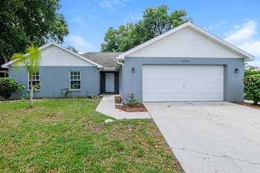 6944 Oakcrest Way - Zephyrhills, FL