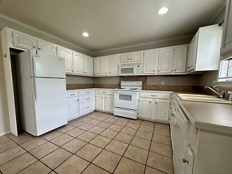 Spacious 1-, 2- And 3-bedroom Duplexes At The Legend Near Baylor! Apartments - Waco, TX