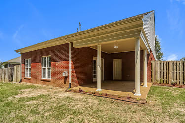 691 Classic Dr S - Hernando, MS