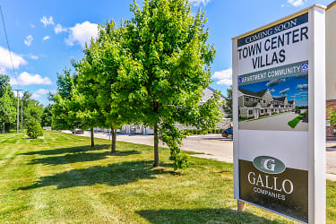 Town Center Villas Apartments - Shelby Township, MI