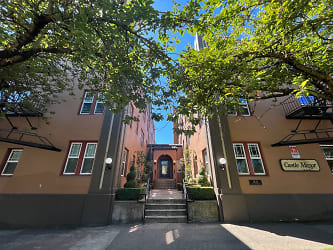 Castle Manor By Star Metro Apartments - Portland, OR