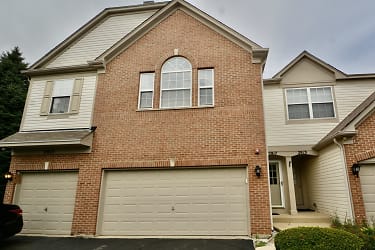 2817 Stonewater Dr - Naperville, IL
