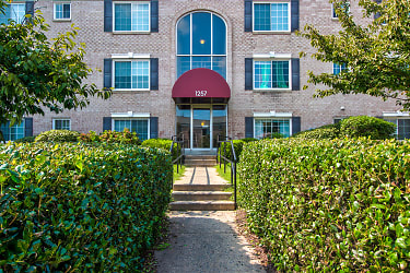 Dulles Glen Apartments - Herndon, VA