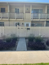 8055 Canby Ave #5 - Los Angeles, CA
