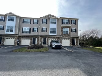 7470 Pioneer Dr - Macungie, PA