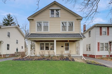 2512 Kingston Rd - Cleveland Heights, OH