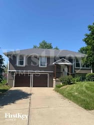 1704 Cooper Dr - Raymore, MO