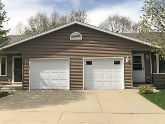 3325 7th St NW - Rochester, MN