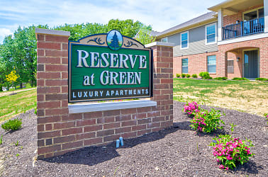 The Reserve At Green Luxury Apartments - Akron, OH