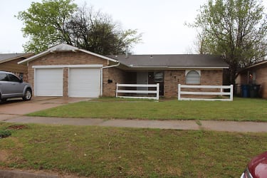 905 Meadowgreen Dr - Midwest City, OK