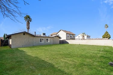 44838 Denmore Ave - Lancaster, CA