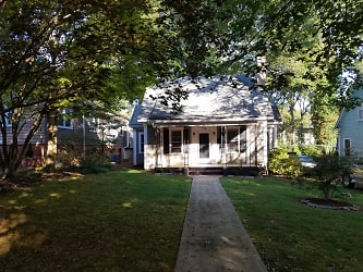 Cottage on Hillview