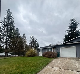 12210 W Parkway Dr - Post Falls, ID
