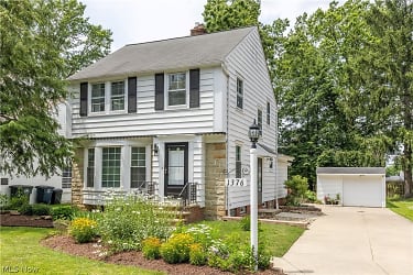 1376 Clearview Rd - Lyndhurst, OH