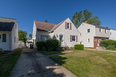 400 E 323rd St - Willowick, OH